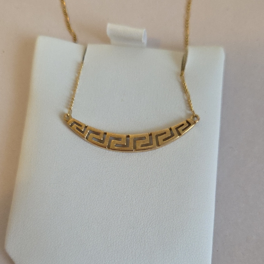 Elegant Gold Necklace